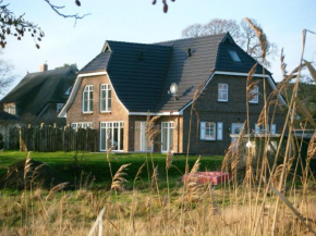 Ferienhaus mit Boddenblick und Sauna in Wieck Am Darß